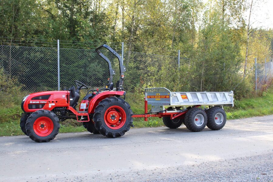 PAŠIZGĀZĒJA PIEKABES traktoriem