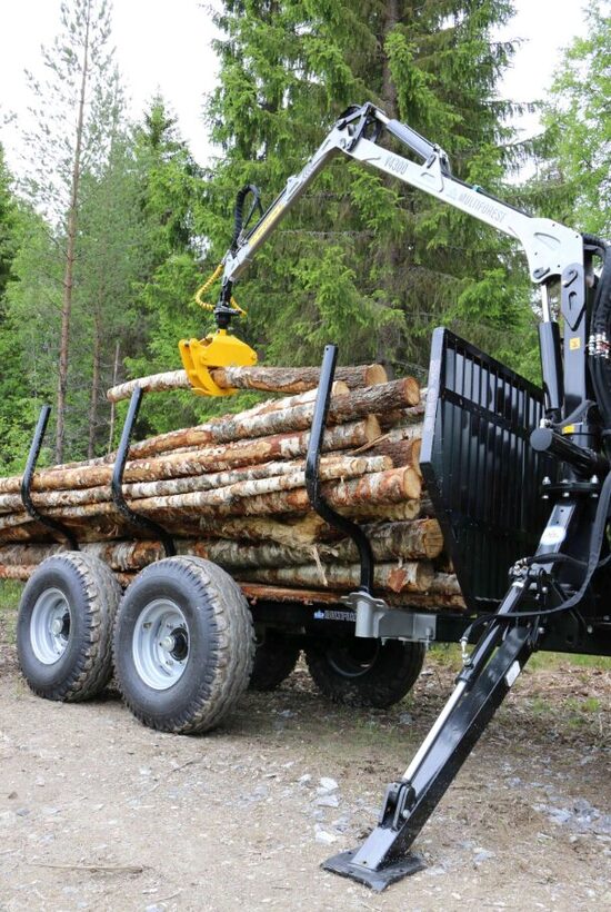 Multiforest MF650 ar V4800 manipulatoru